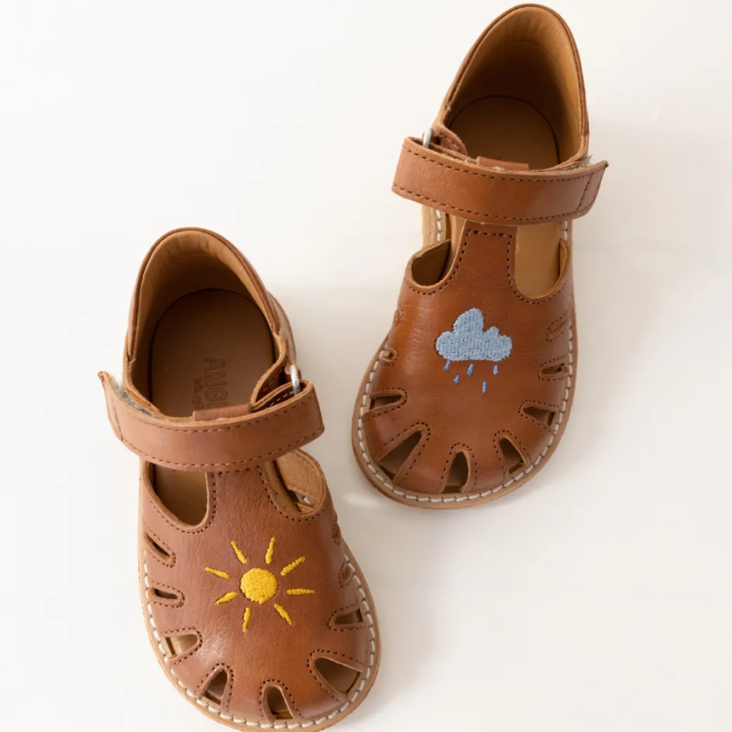 Begynder Sandal Med Vejrbroderi Og Velcrolukning